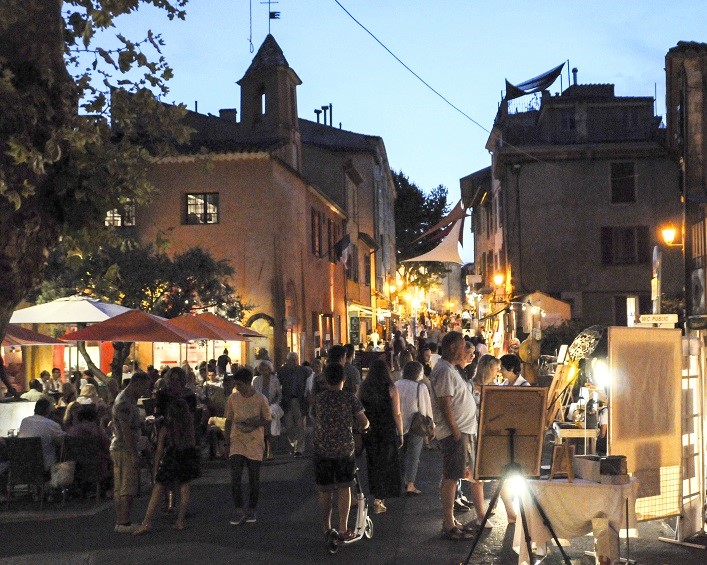 Vue de Biot dans une lumière douce rappelant les souvenirs du village